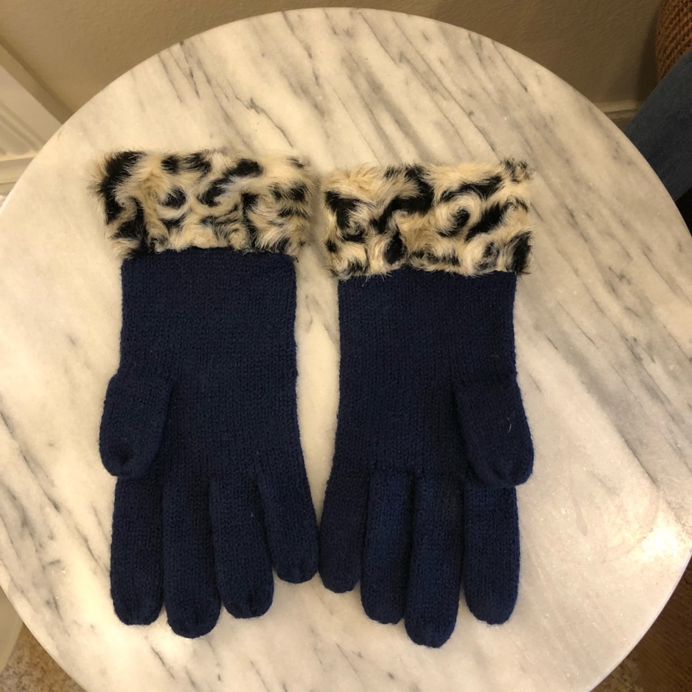 Navy blue mittens with brown fur